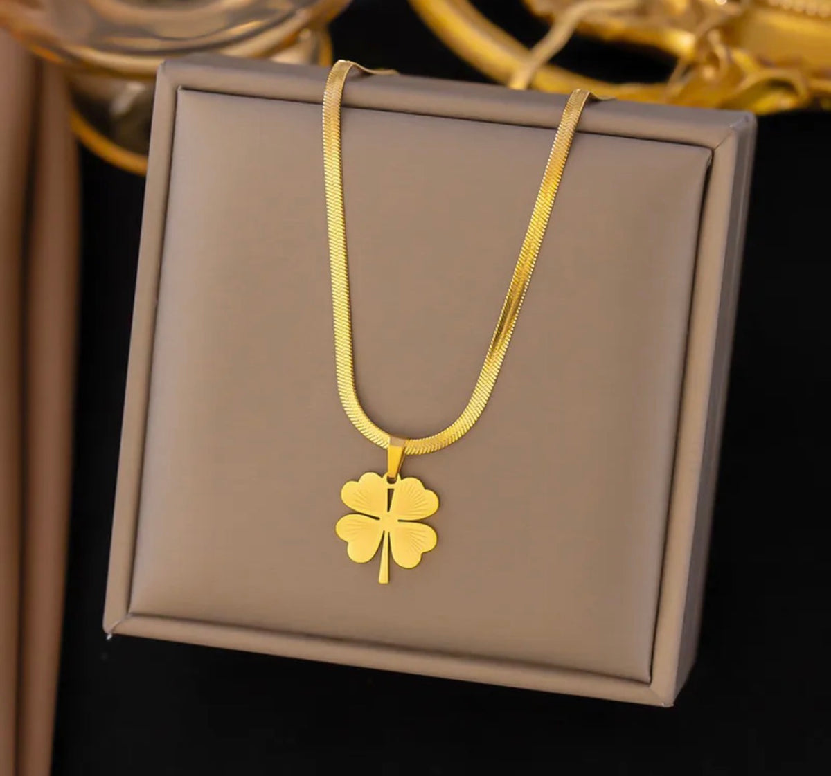 Leaf pendant