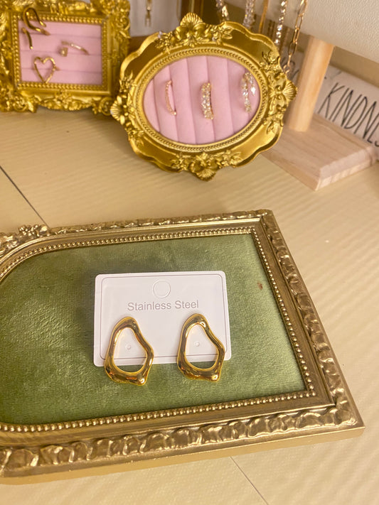 Trendy earings