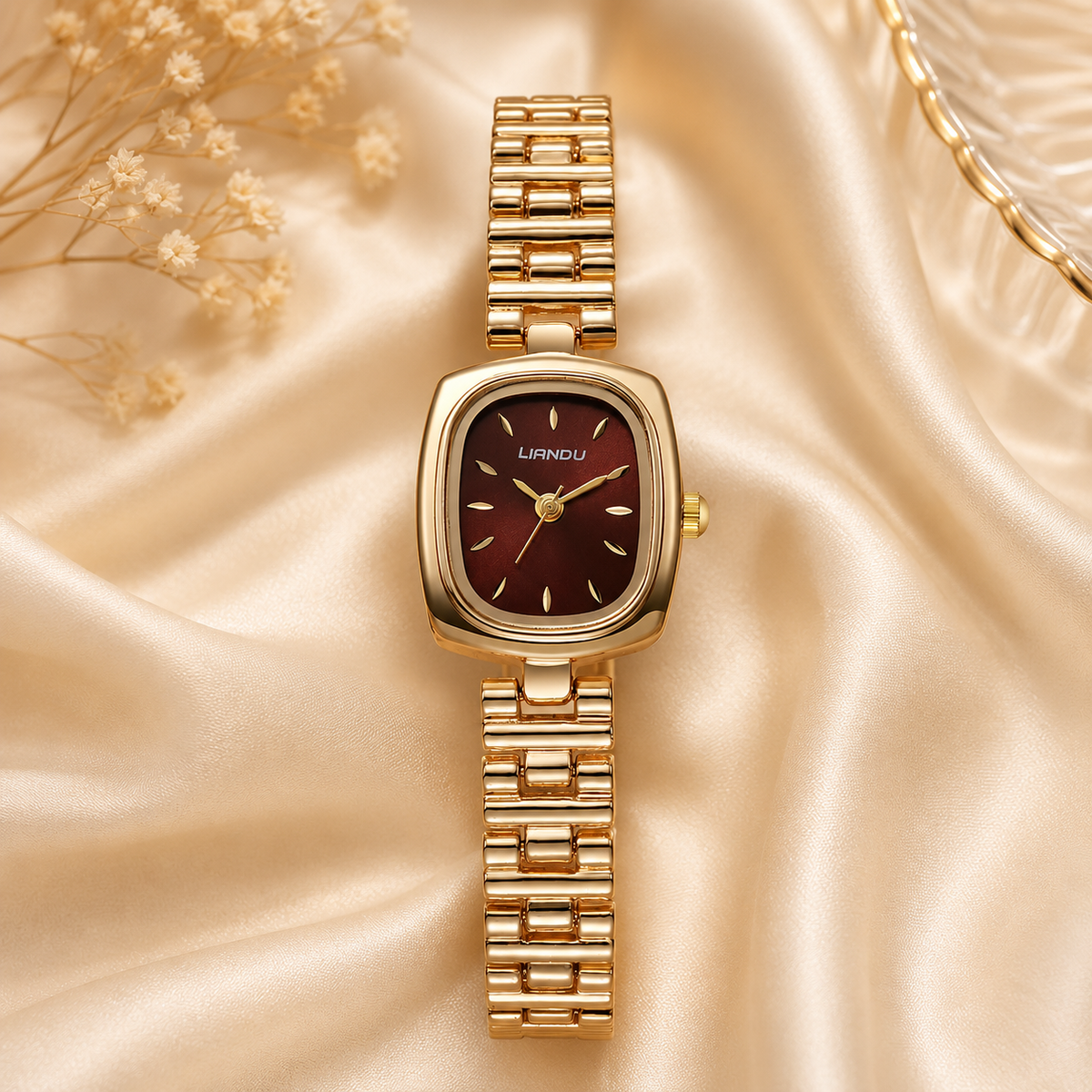 Women's Quartz Watch With Alloy Strap And Jewelry Buckle Featuring Ordinary Glass Mirror And Pointer
Display
